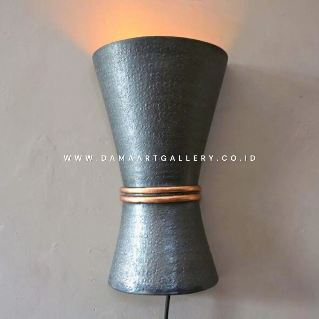 Lampu dinding tembaga motif batu